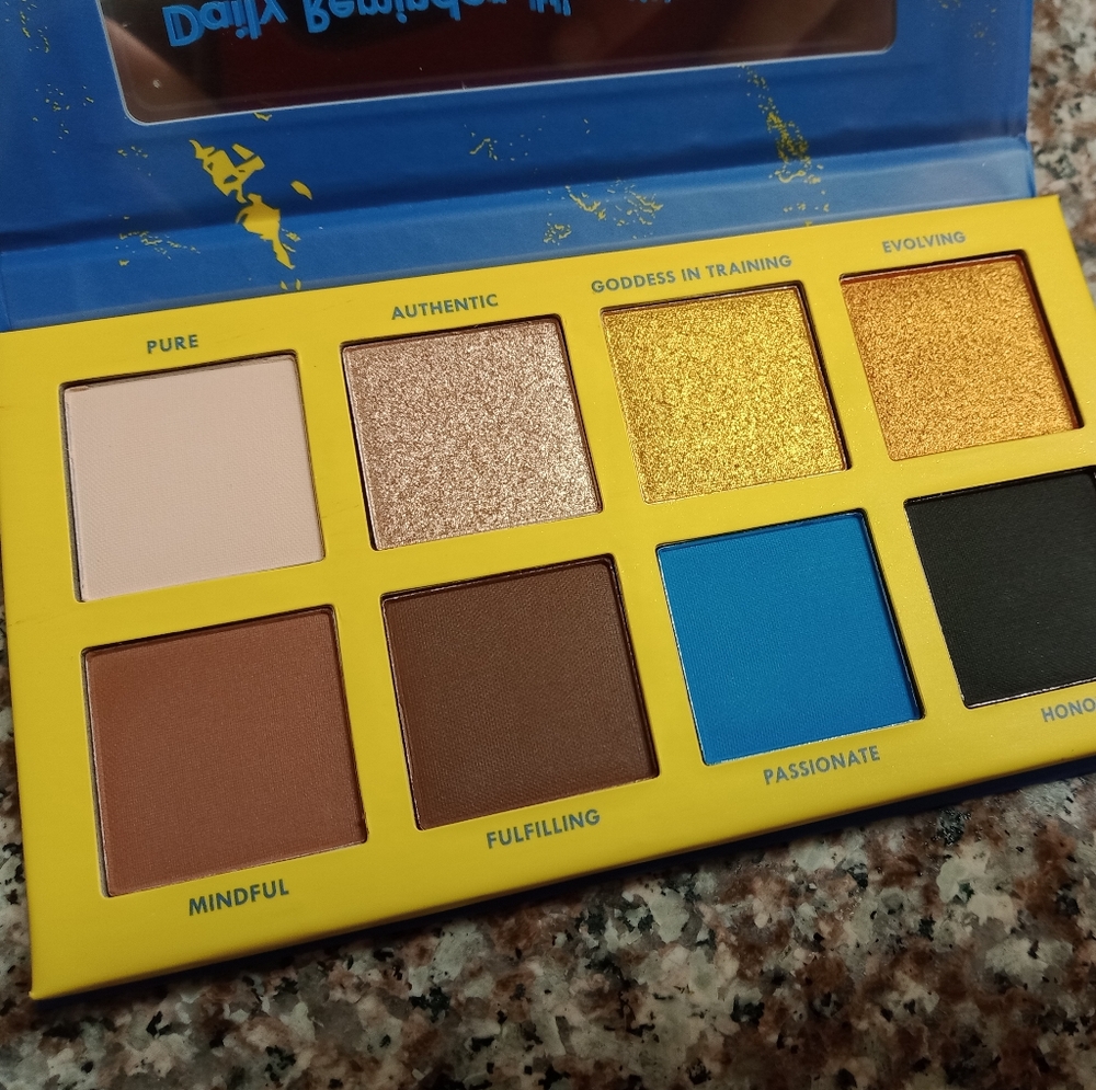 Eye shadow palette